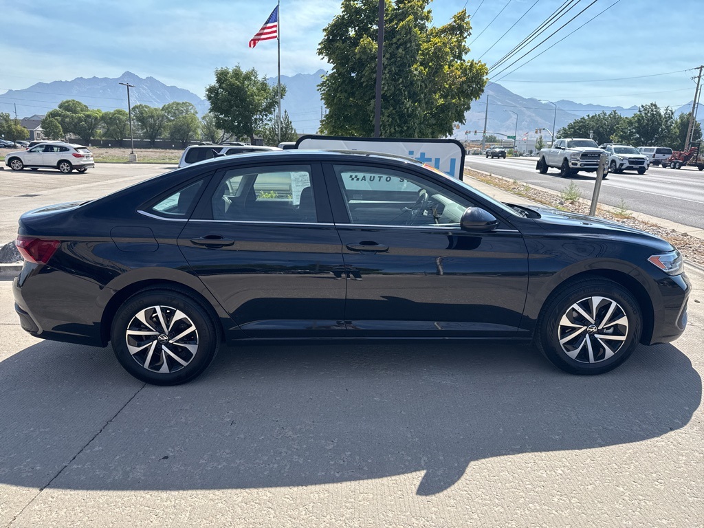 2024 Volkswagen Jetta 1.5T S photo 2