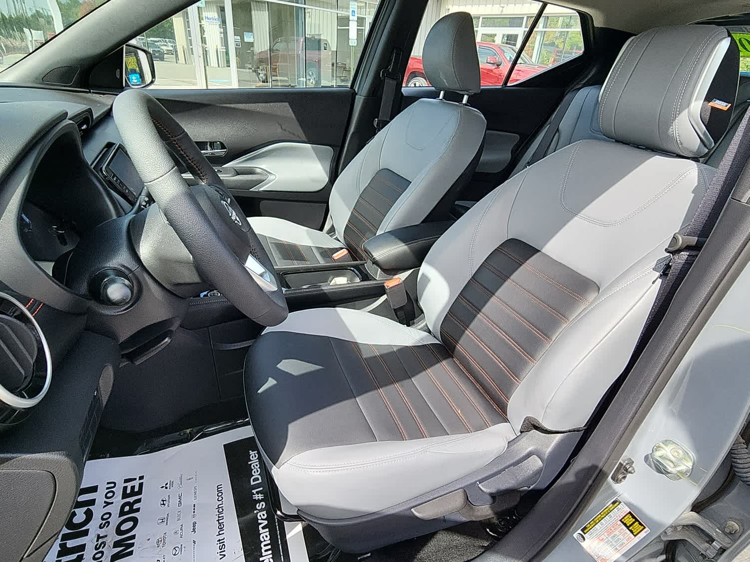 2024 Nissan Kicks SR photo 8