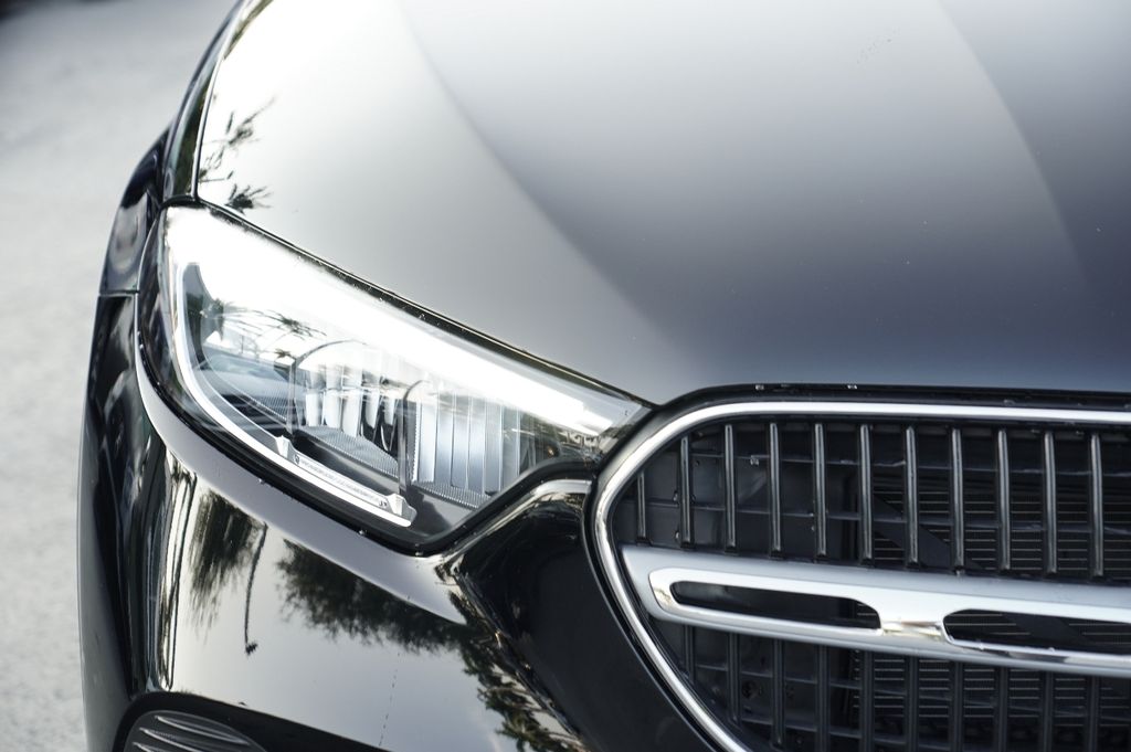 2025 Mercedes Benz GLC 300 photo 8
