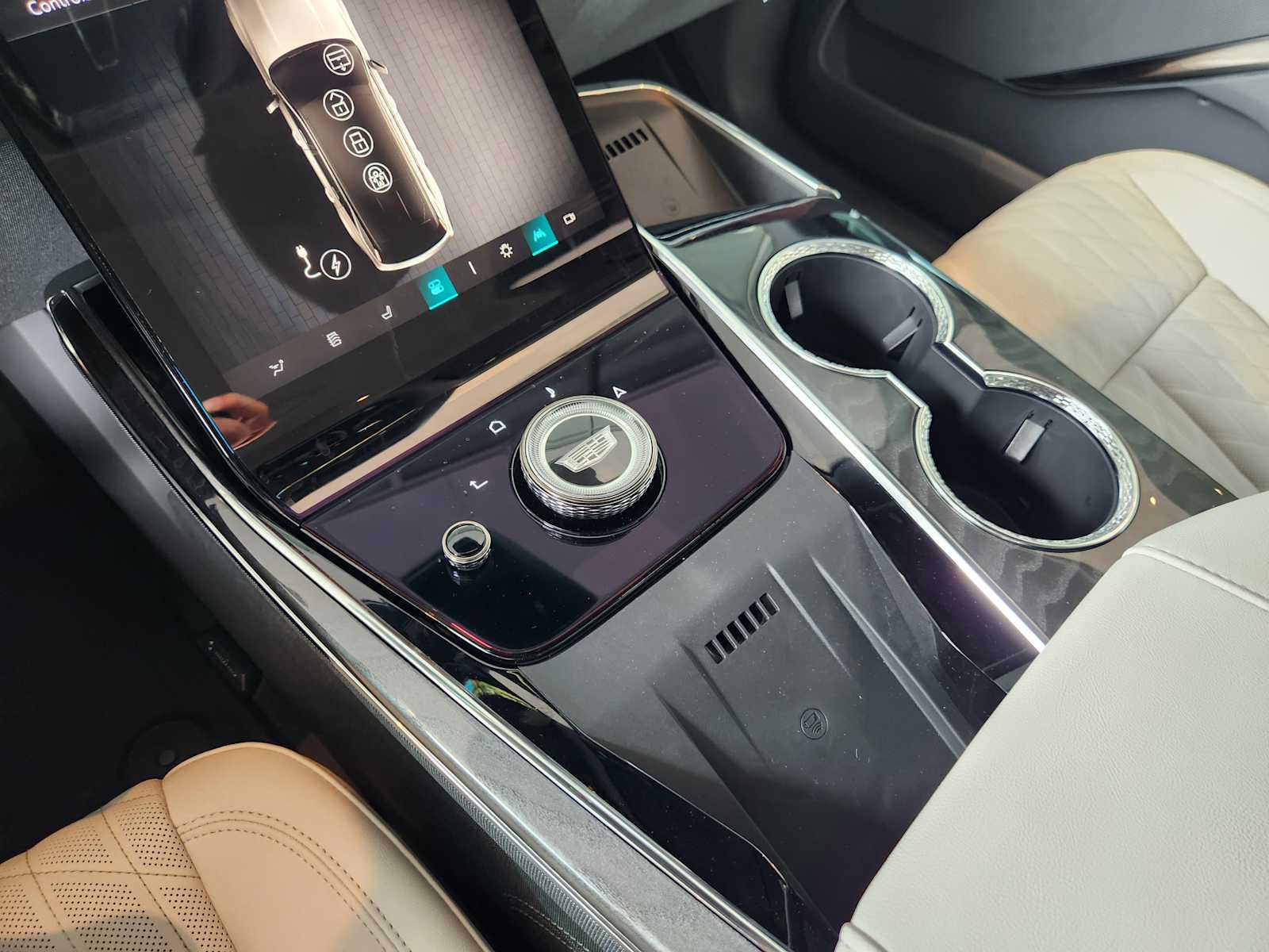 2026 Cadillac Escalade IQ Sport photo 14