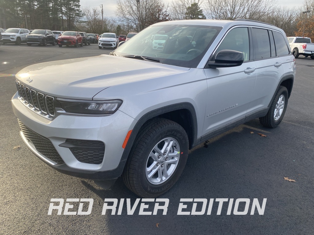 2025 Jeep Grand Cherokee Laredo's photo