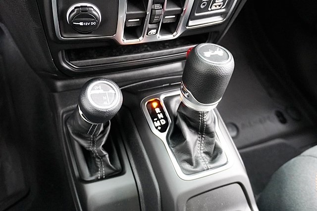 New 2026 Bright White Clear-Coat Exterior Paint Jeep Sport image 34