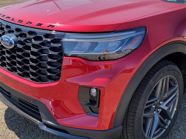 2025 Ford Explorer ST-Line photo 8