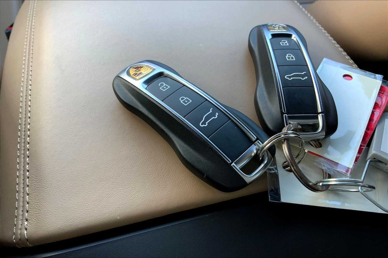 2024 Porsche Cayenne Coupe photo 27