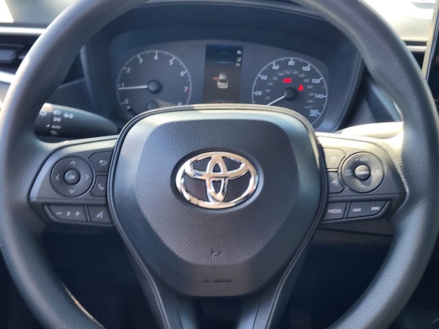 2025 Toyota Corolla LE photo 8