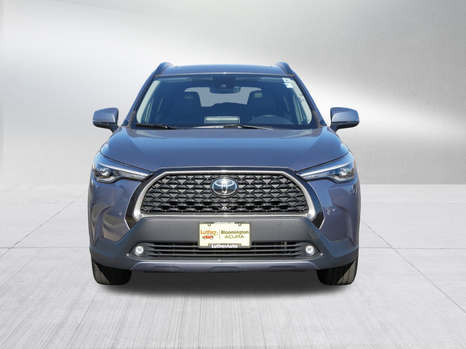 2022 Toyota Corolla Cross XLE photo 2