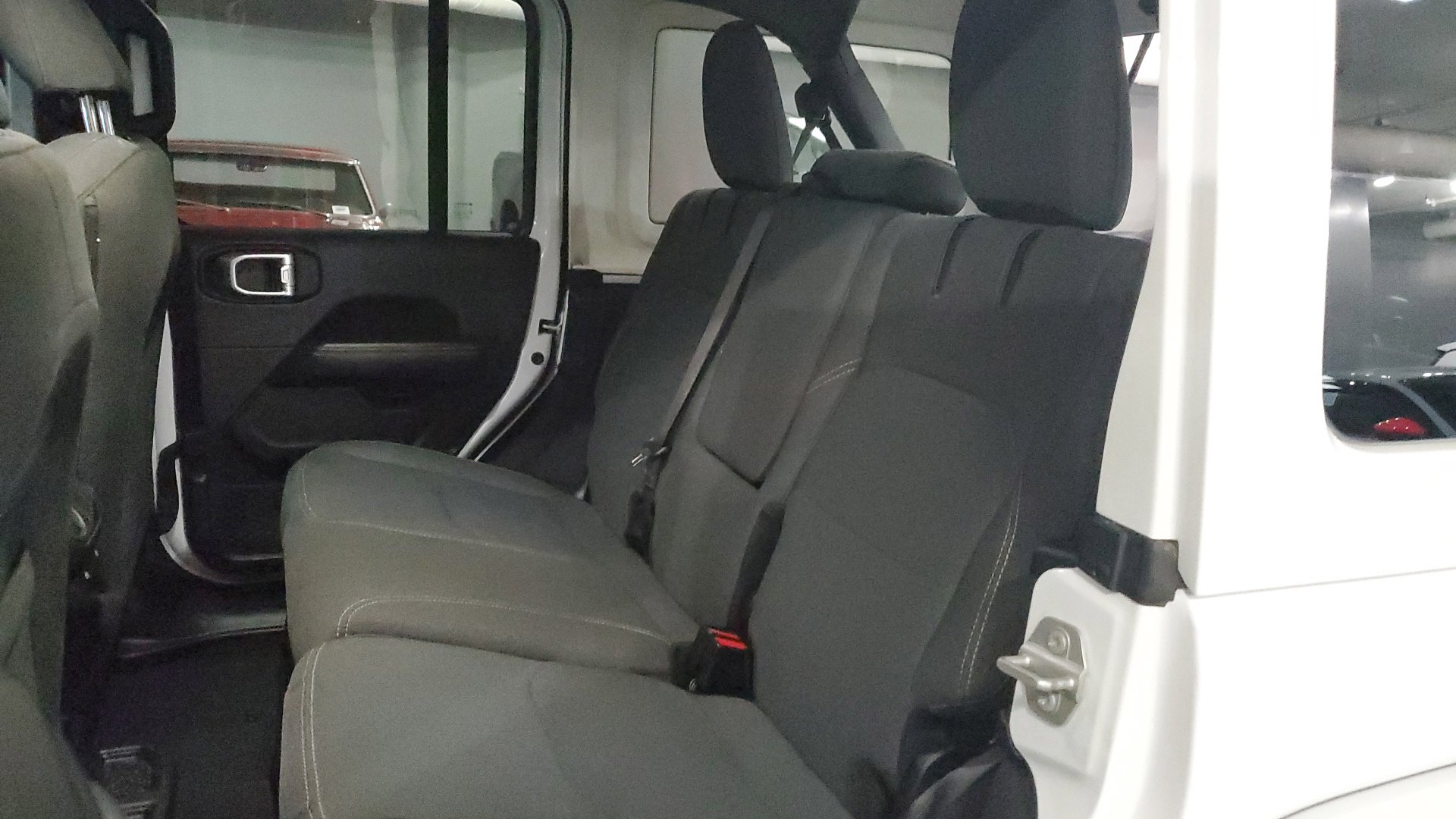 2024 Jeep Wrangler Sahara 4xe photo 13