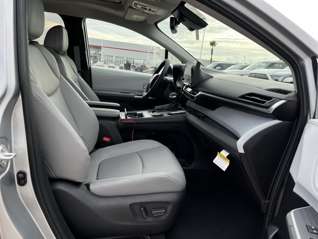 2025 Toyota Sienna XLE photo 20