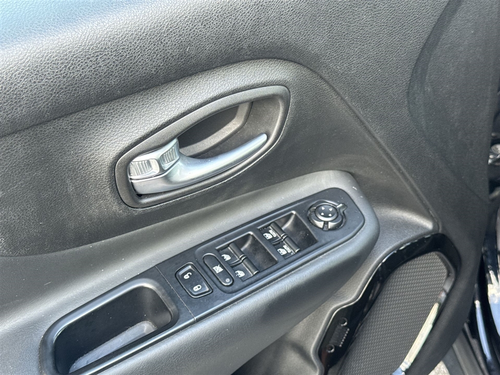 2017 Jeep Renegade Latitude North Edition photo 12