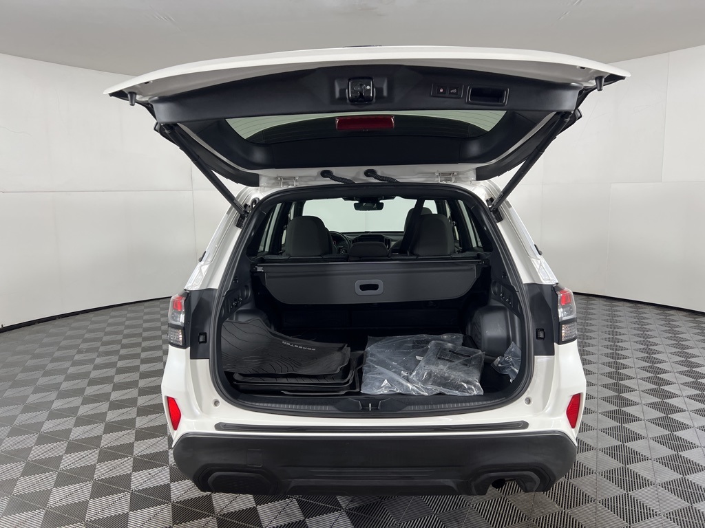 2025 Subaru Forester Premium photo 4