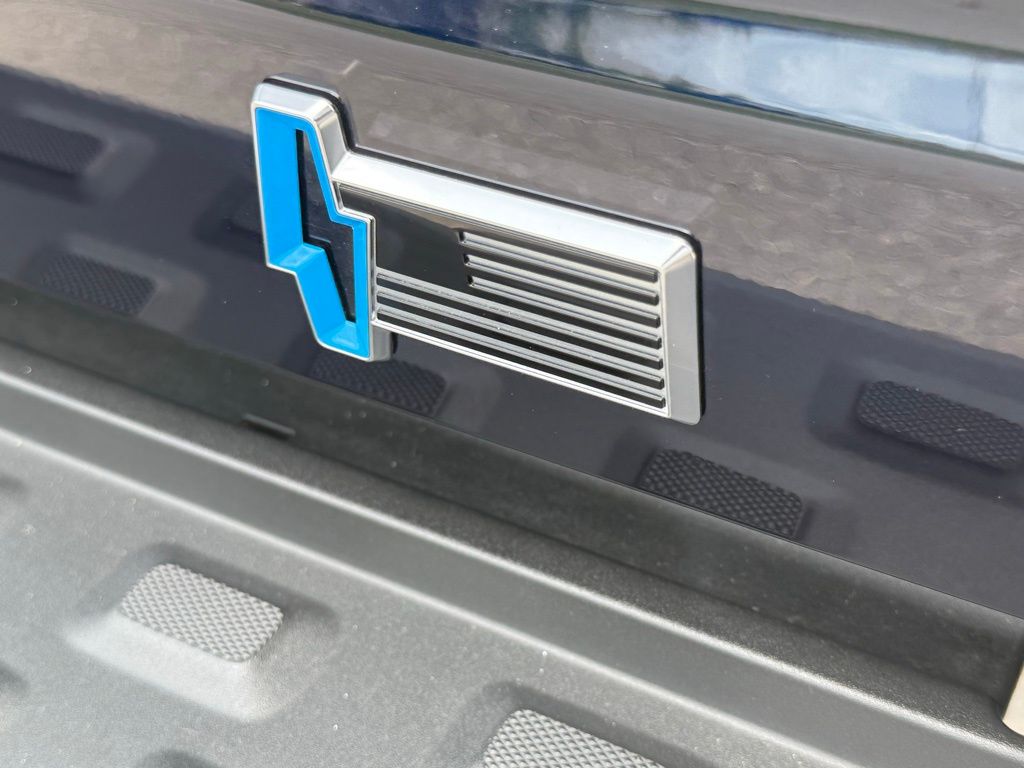 2025 Ford F-150 Lightning photo 27