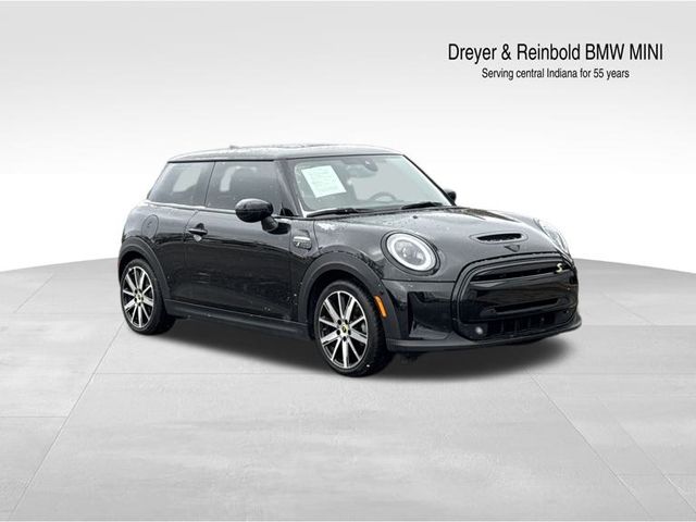 2023 MINI Hardtop 2 Door SE's photo