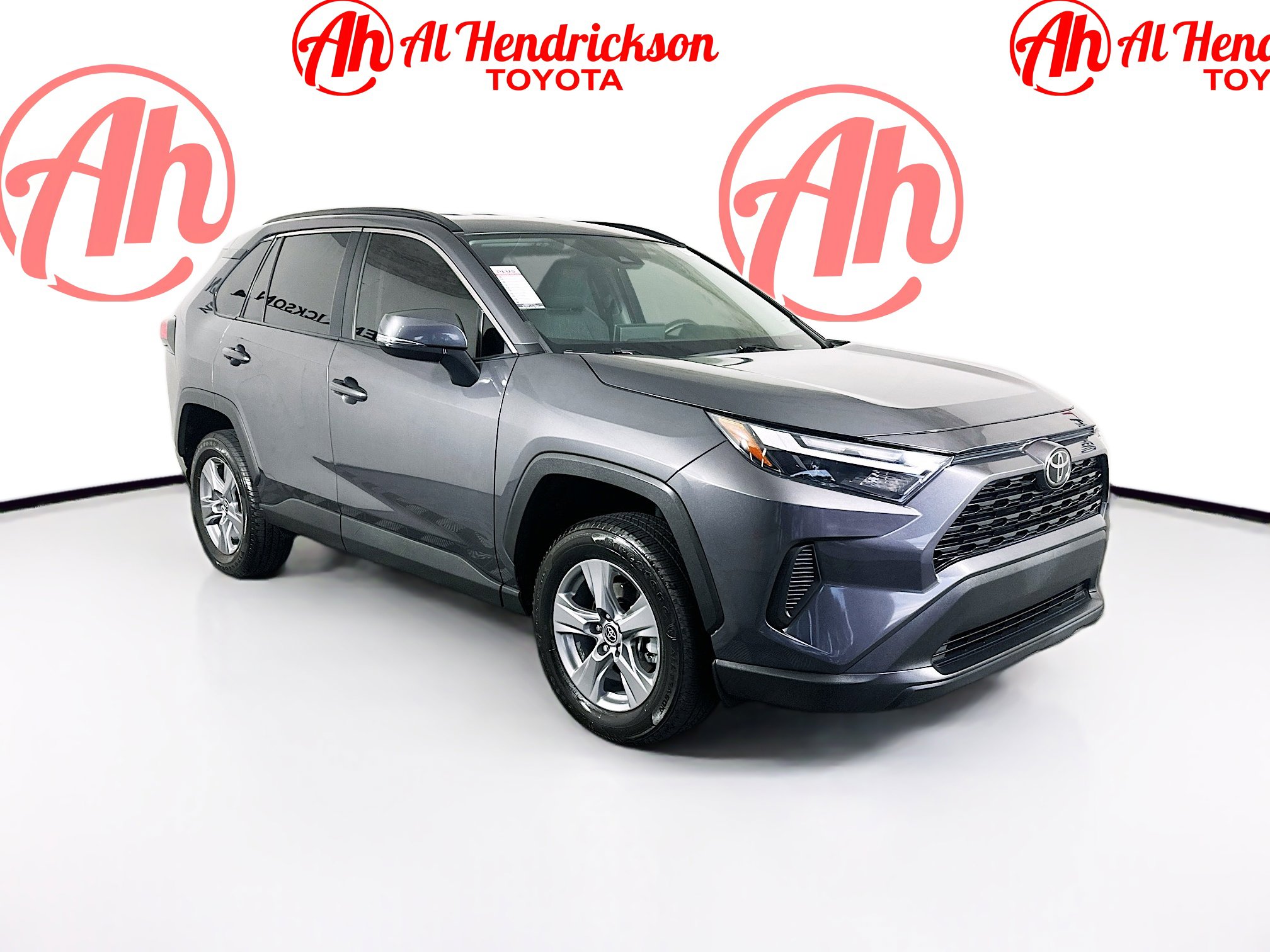 2022 Toyota RAV4 XLE's photo