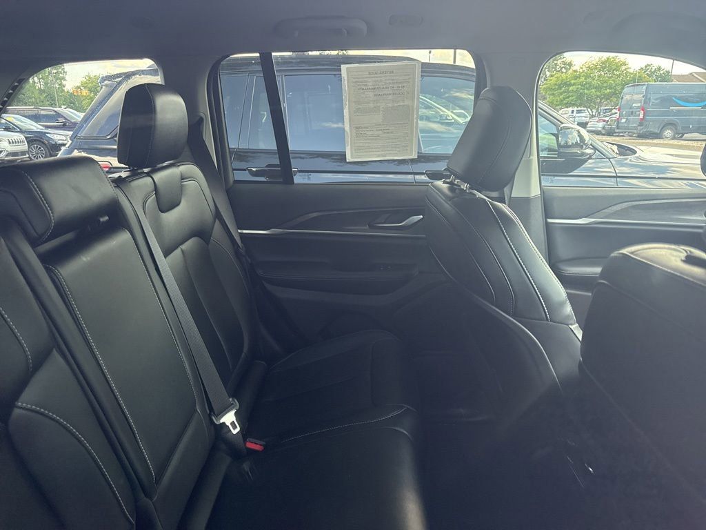 2023 Jeep Grand Cherokee Limited photo 4