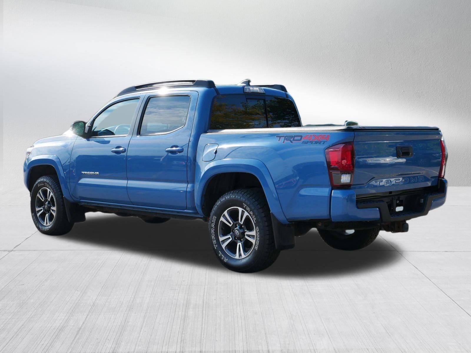 2019 Toyota Tacoma TRD Sport photo 3