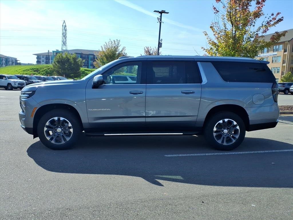 2026 Chevrolet Suburban LT photo 4