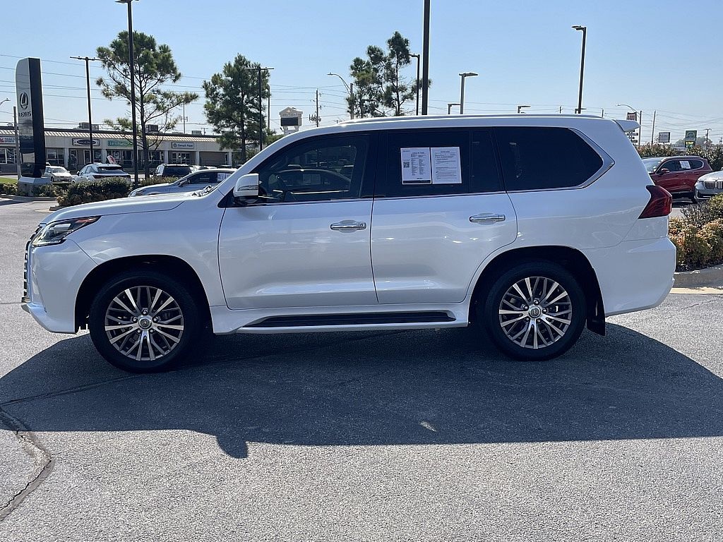 2019 Lexus LX 570 photo 6