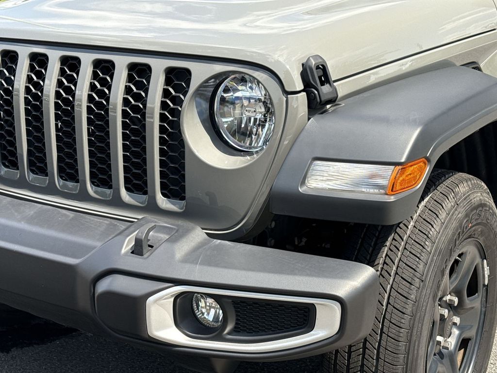 2023 Jeep Gladiator Sport photo 9