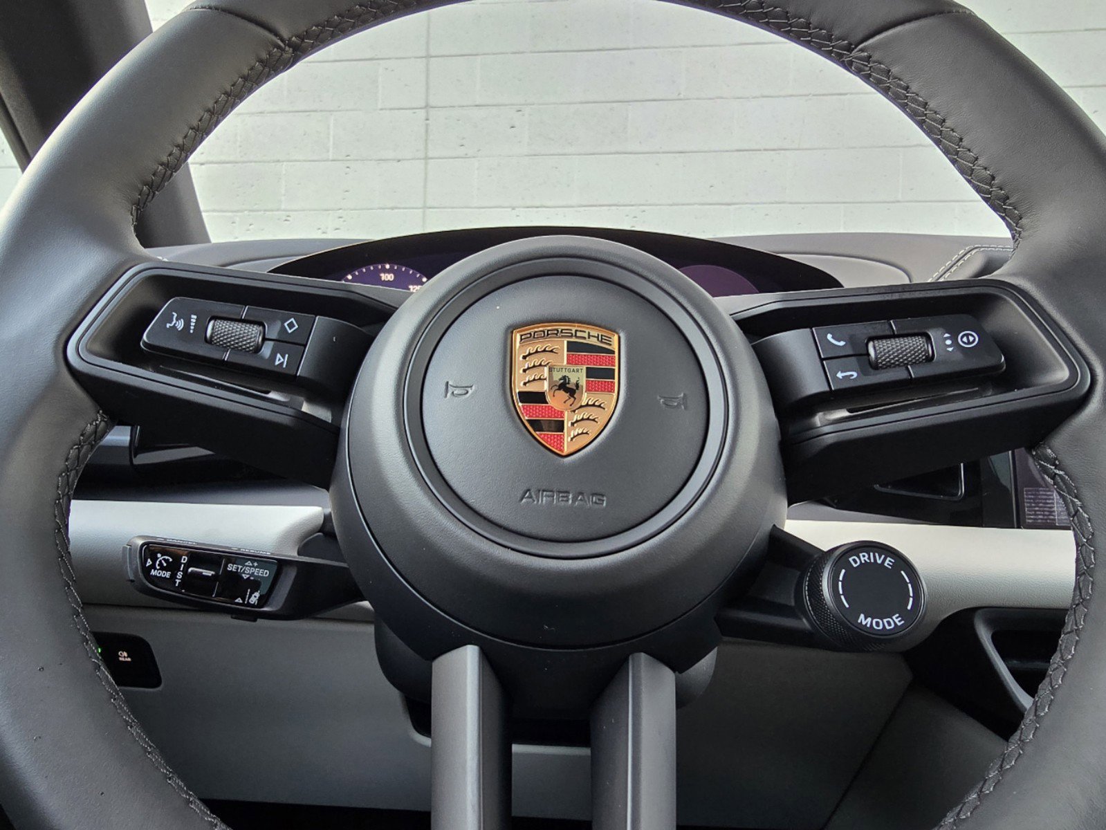 2025 Porsche Macan Electric photo 18