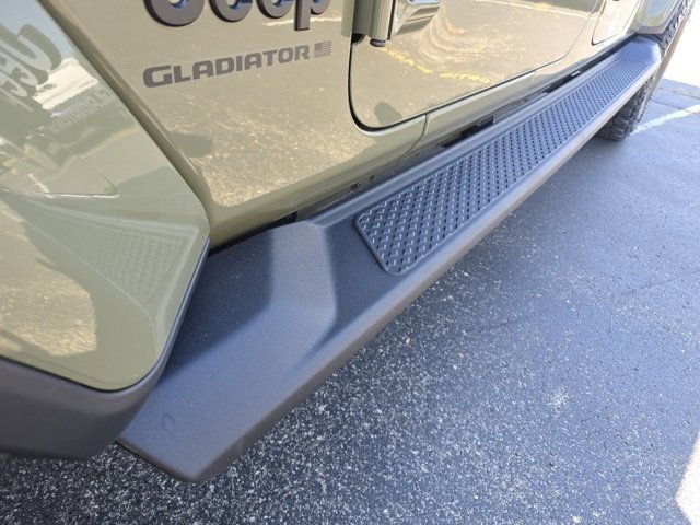 2025 Jeep Gladiator Sport photo 16