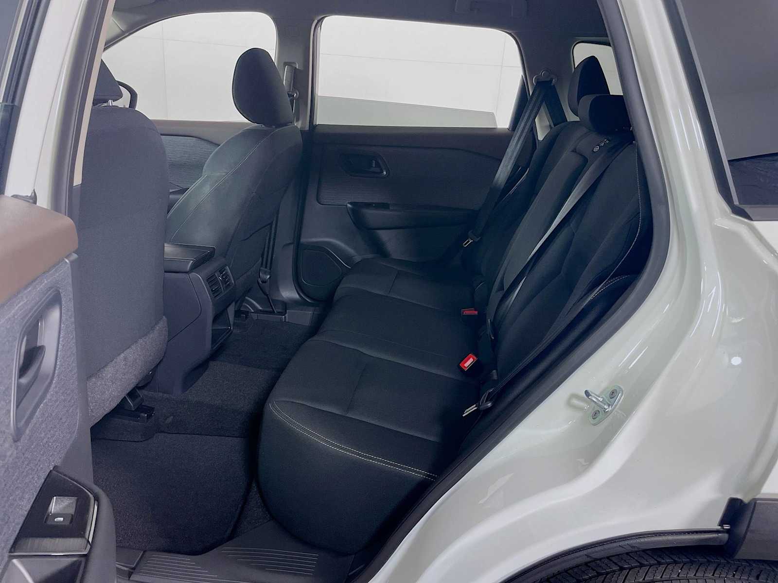 2023 Nissan Rogue S photo 18