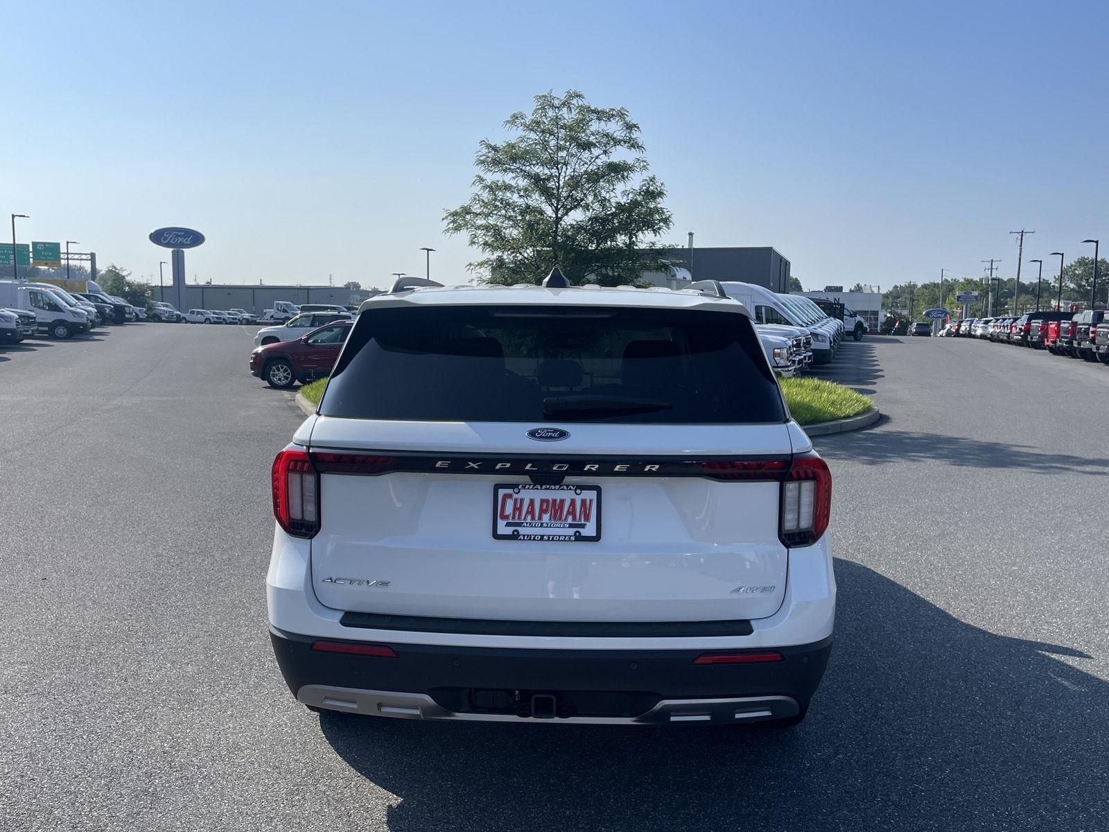 2025 Ford Explorer photo 8