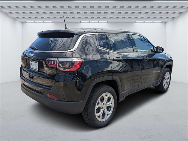 2024 Jeep Compass Sport photo 2