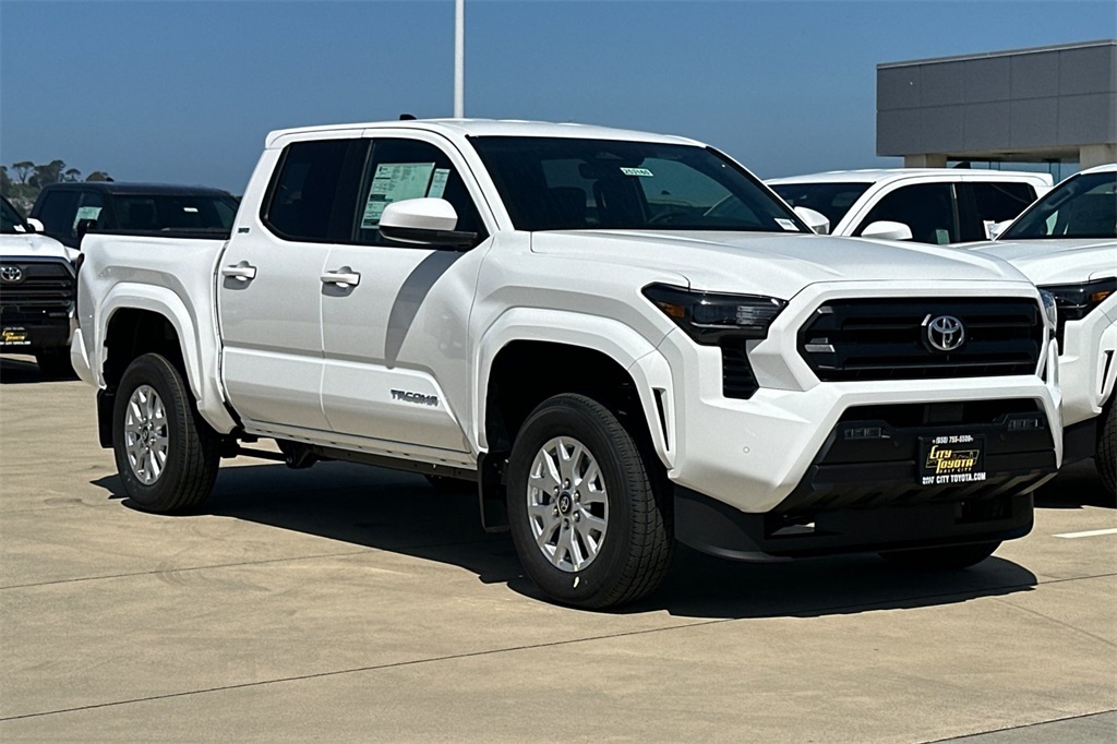 2025 Toyota Tacoma SR5 Double Cab photo 2