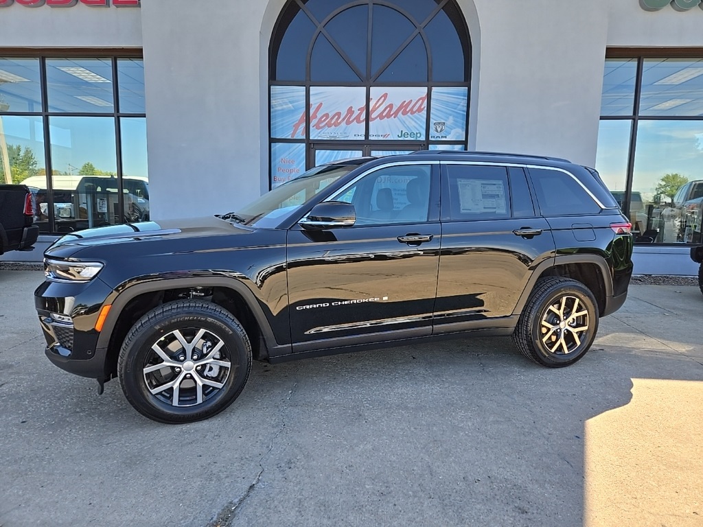 2025 Jeep Grand Cherokee Limited photo 3