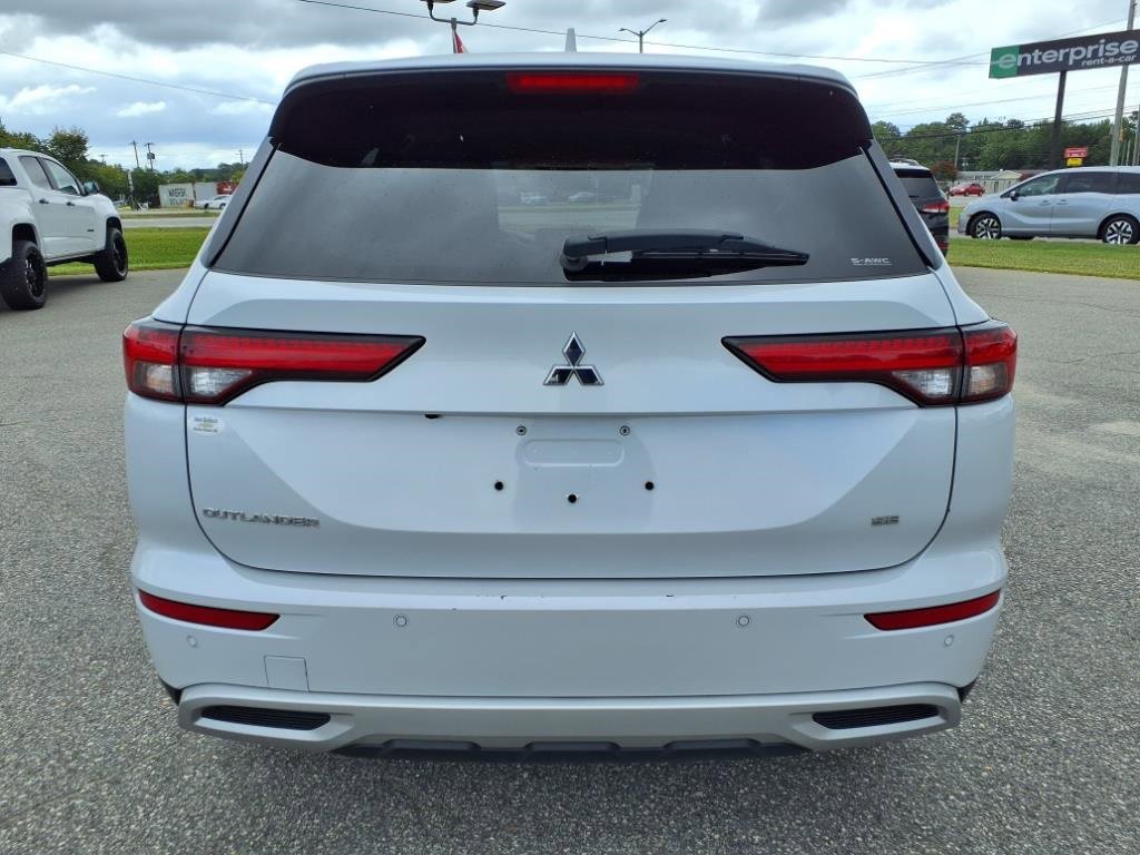 2024 Mitsubishi Outlander SE photo 4