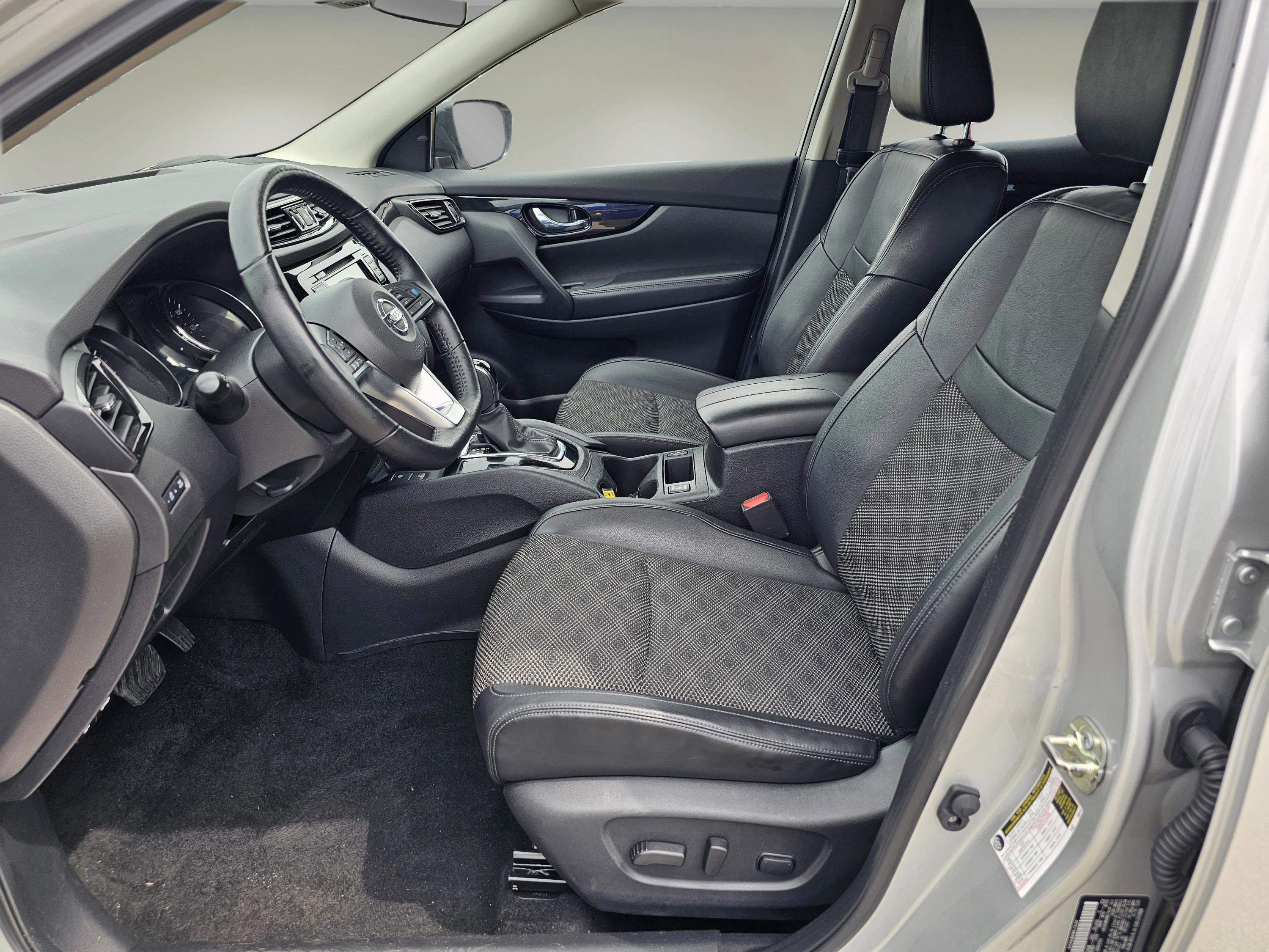 2022 Nissan Rogue Sport SV photo 15