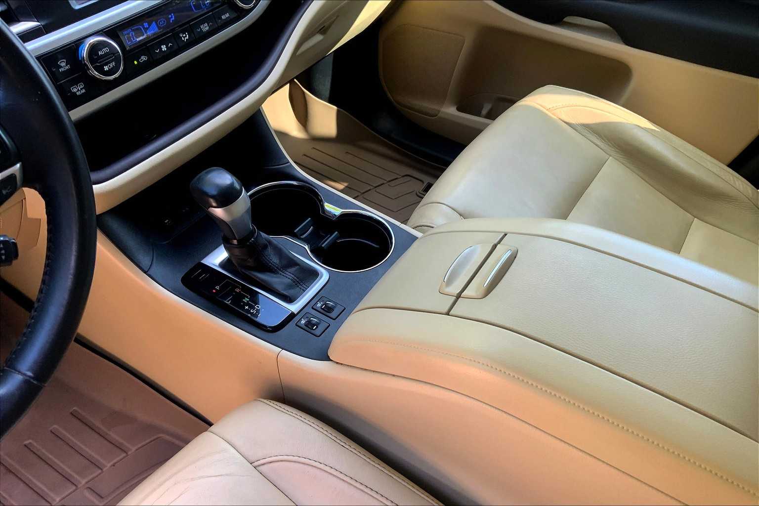 2017 Toyota Highlander XLE photo 15