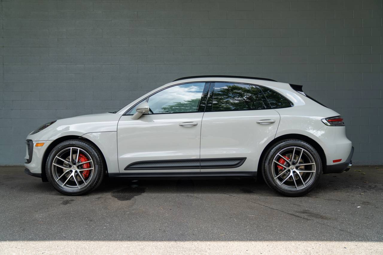 2025 Porsche Macan S photo 2
