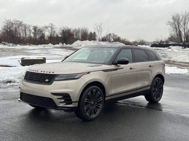 2026 Land Rover Range Rover Velar Dynamic SE's photo