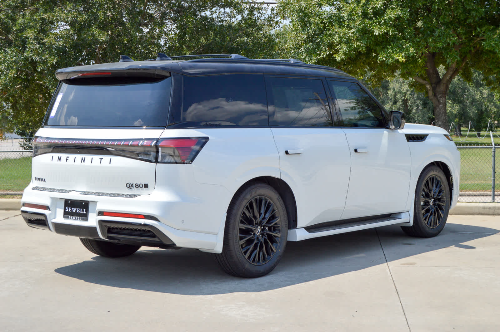 2026 Infiniti QX80 photo 3