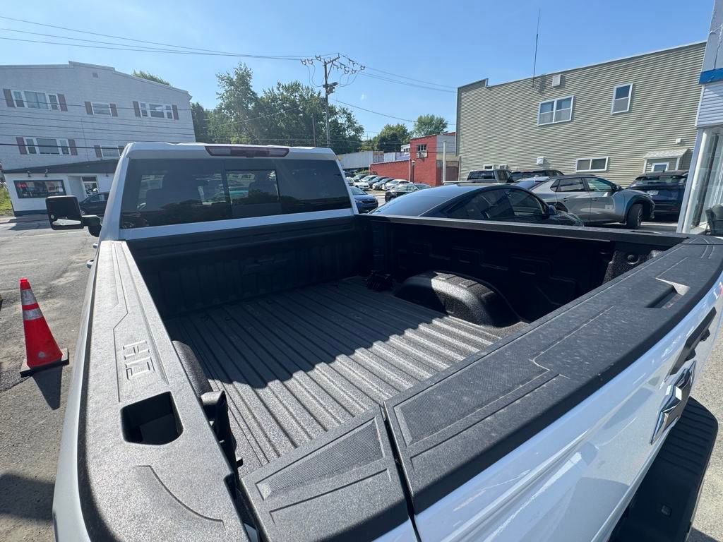 2025 Chevrolet Silverado 2500HD LT photo 5