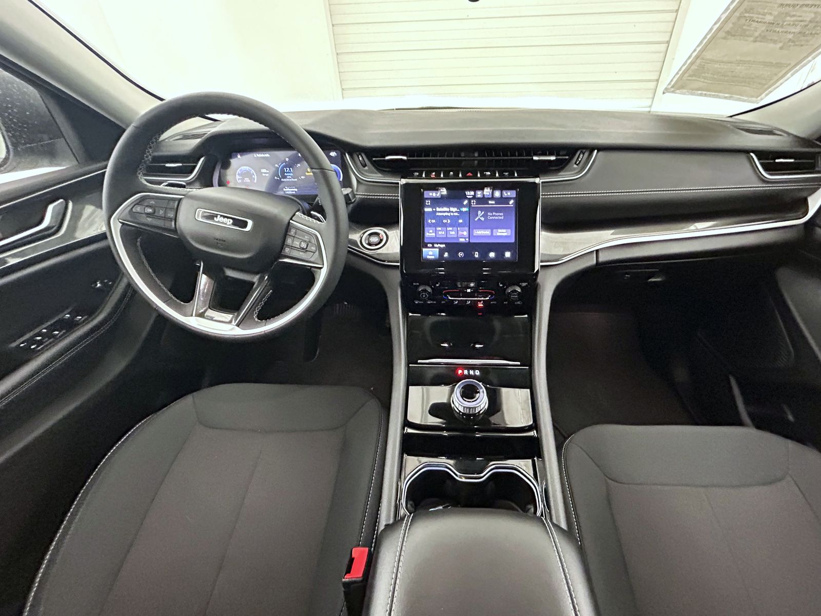 2023 Jeep Grand Cherokee Laredo photo 13