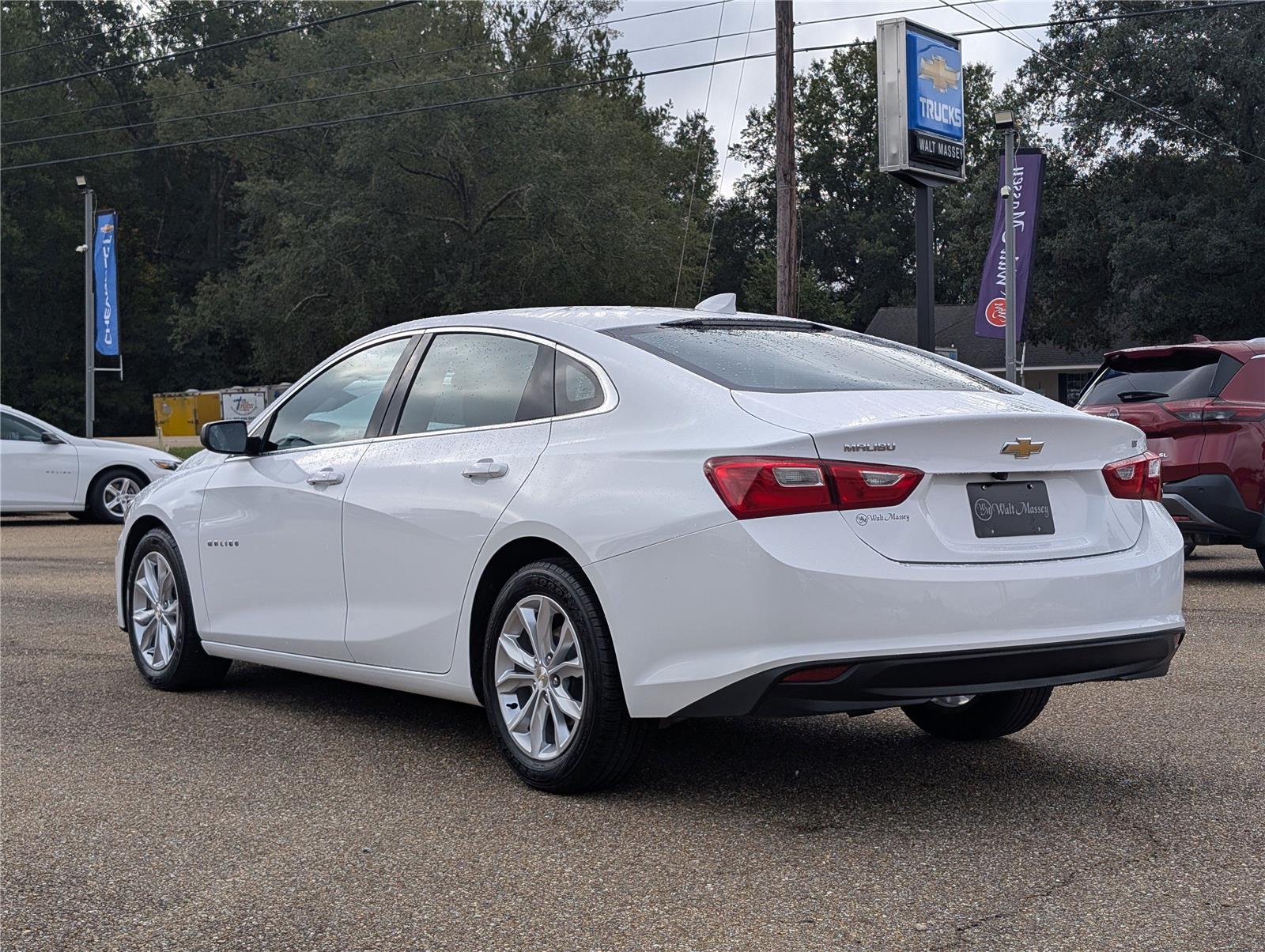 2023 Chevrolet Malibu 1LT photo 2