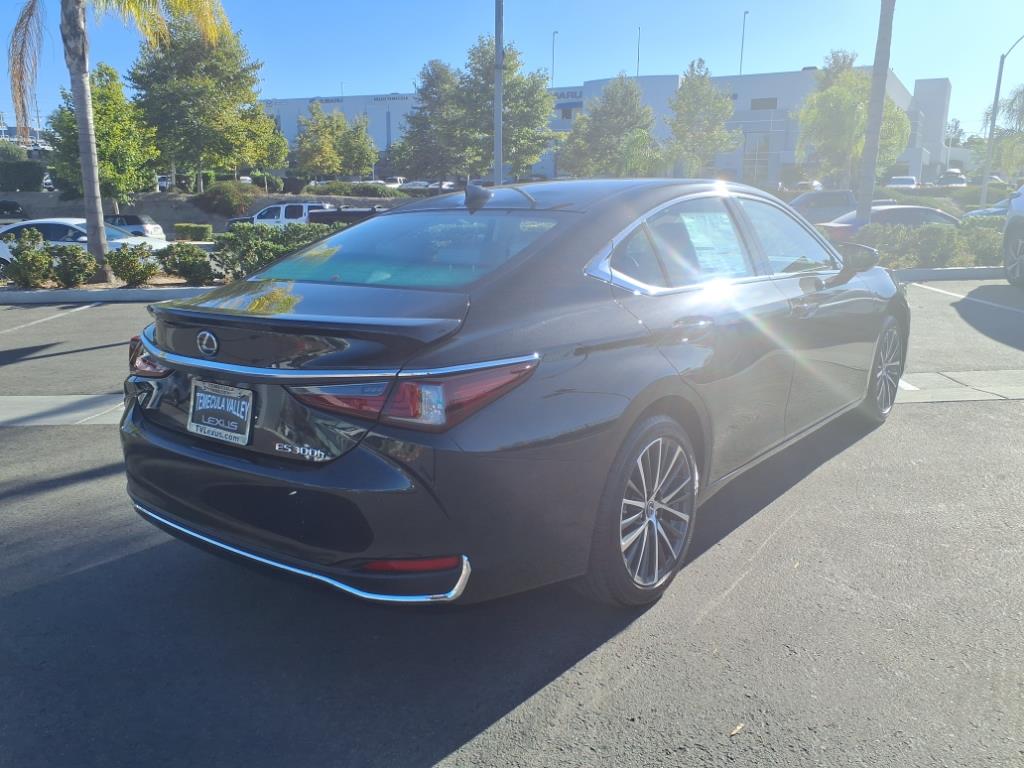 2025 Lexus ES 300h photo 5