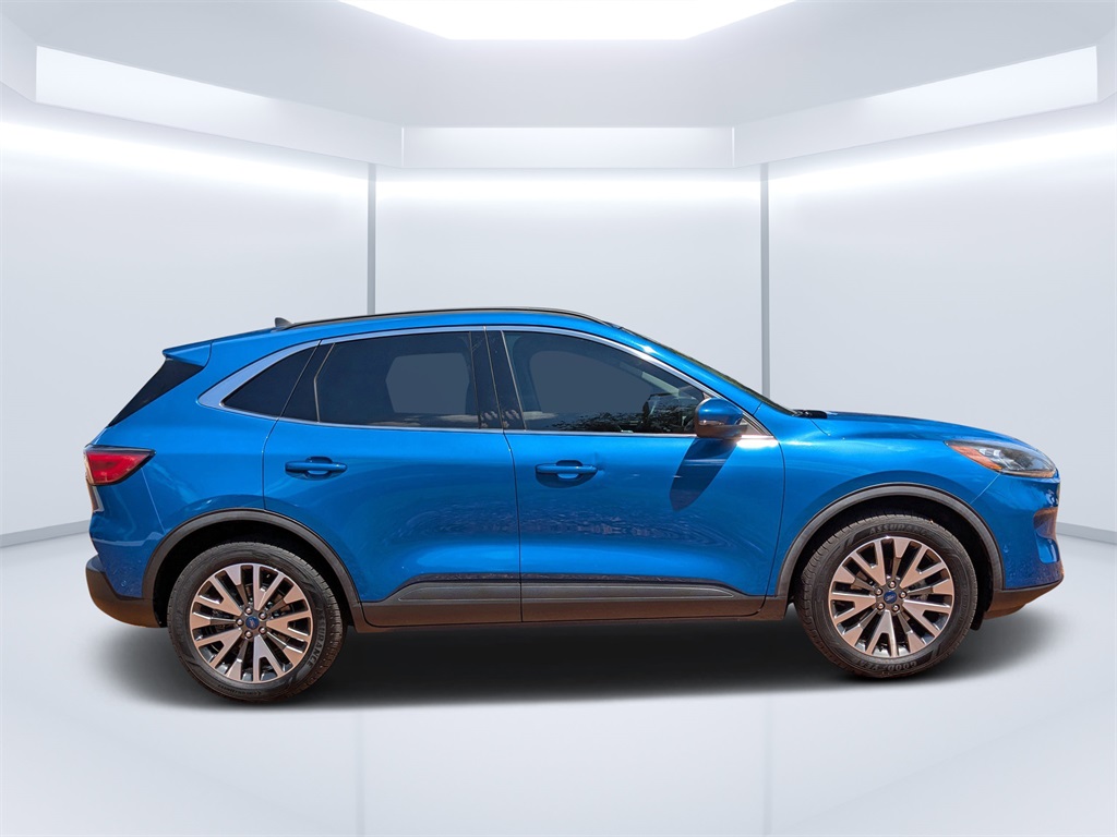 2020 Ford Escape Titanium photo 2