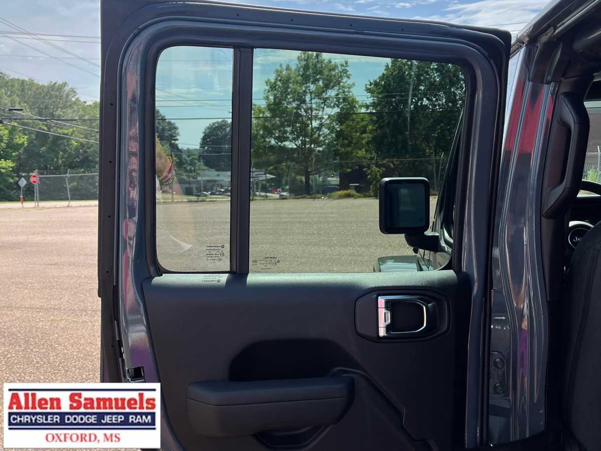 2025 Jeep Gladiator Sport S photo 17