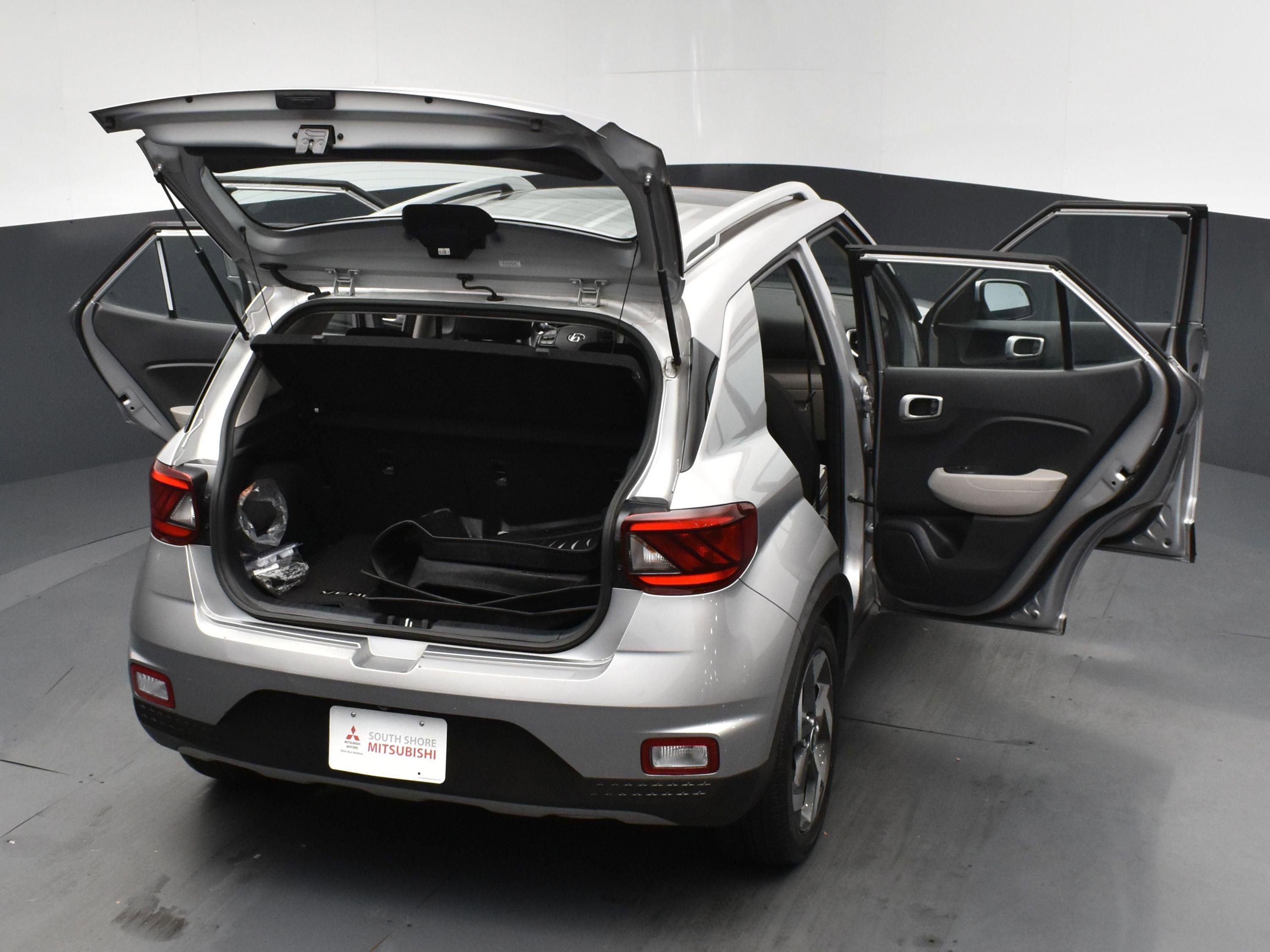 2023 Hyundai Venue SEL photo 25