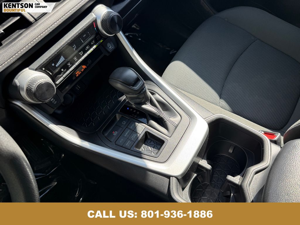 2024 Toyota RAV4 LE photo 20