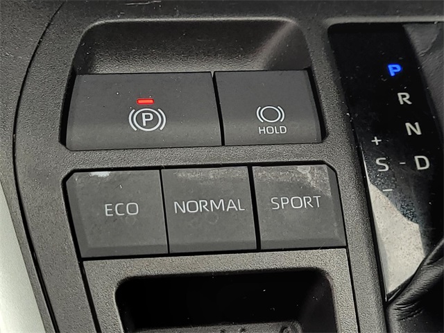 2022 Toyota RAV4 LE photo 13