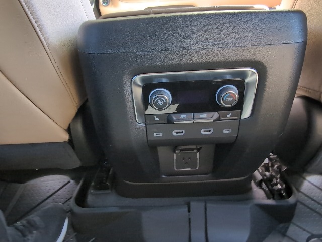 2024 Chevrolet Suburban Premier photo 39