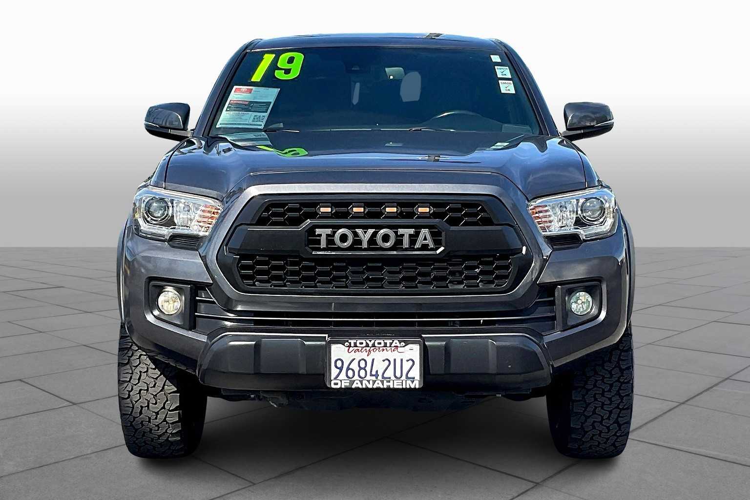 2019 Toyota Tacoma TRD photo 3