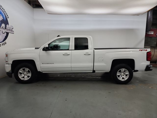2018 Chevrolet Silverado 1500 LT photo 2