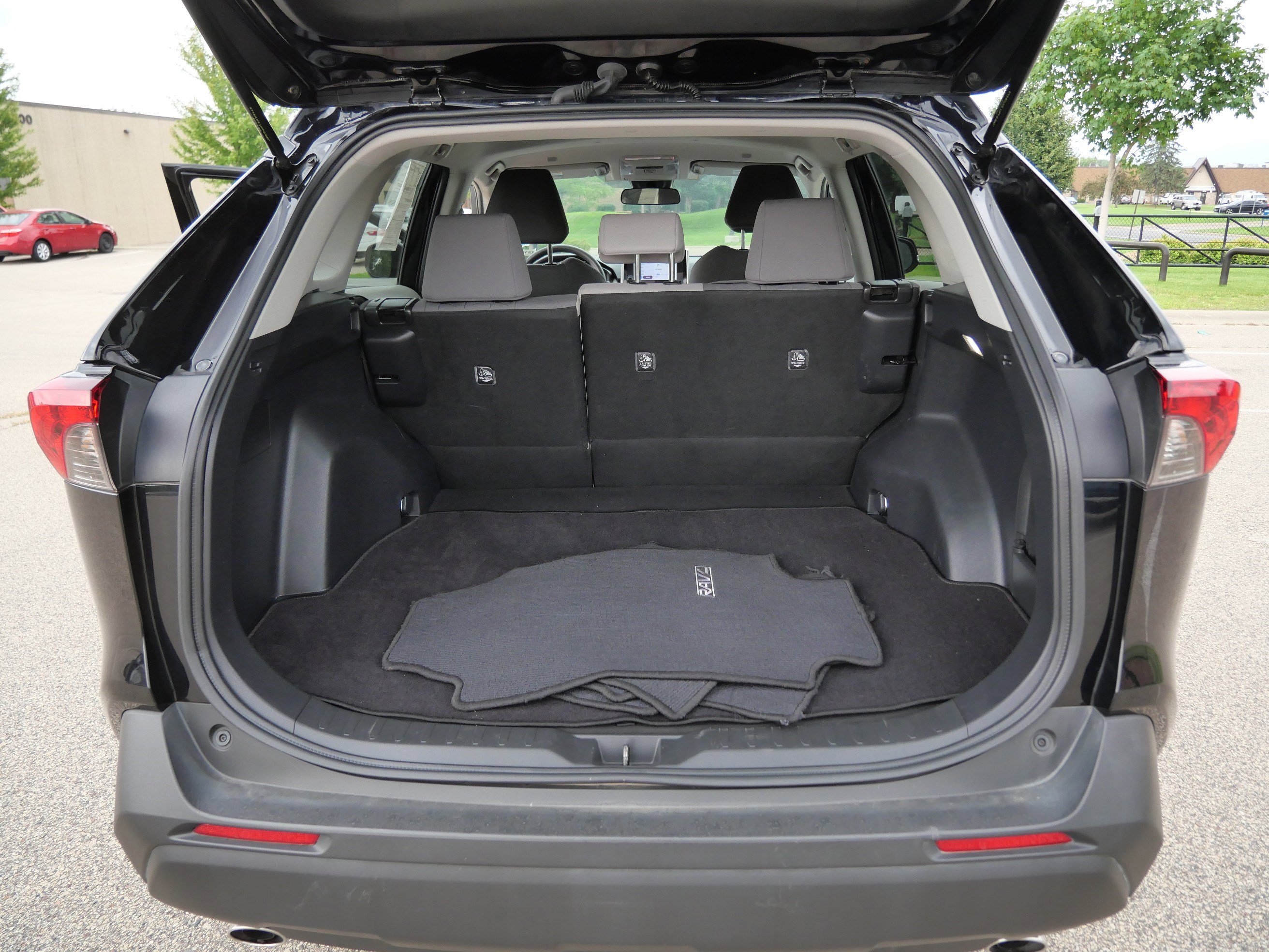 2023 Toyota RAV4 Hybrid XLE photo 17