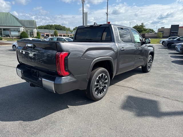 2025 Toyota Tundra Limited CrewMax photo 3