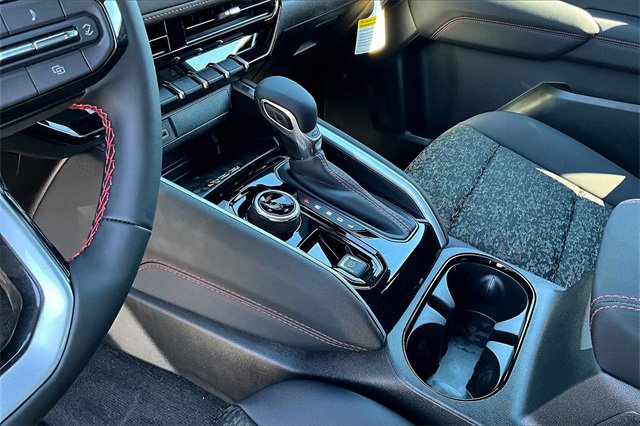 2025 Chevrolet Colorado Z71 photo 12